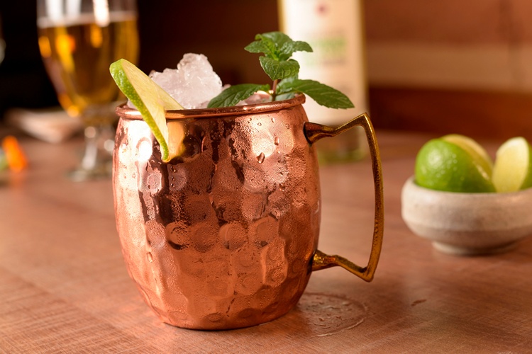 Коктейль Московський мул (Moscow mule): склад, рецепт приготування, історія і правила подачі