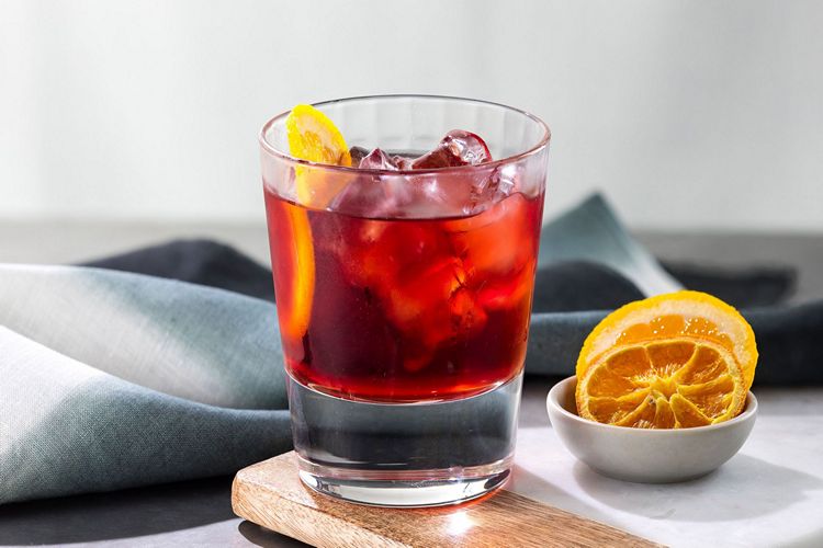 Коктейль Негроні (Negroni) з мартіні і джином: як приготувати в домашніх умовах, Склад, класичний рецепт з вермутом і його варіації