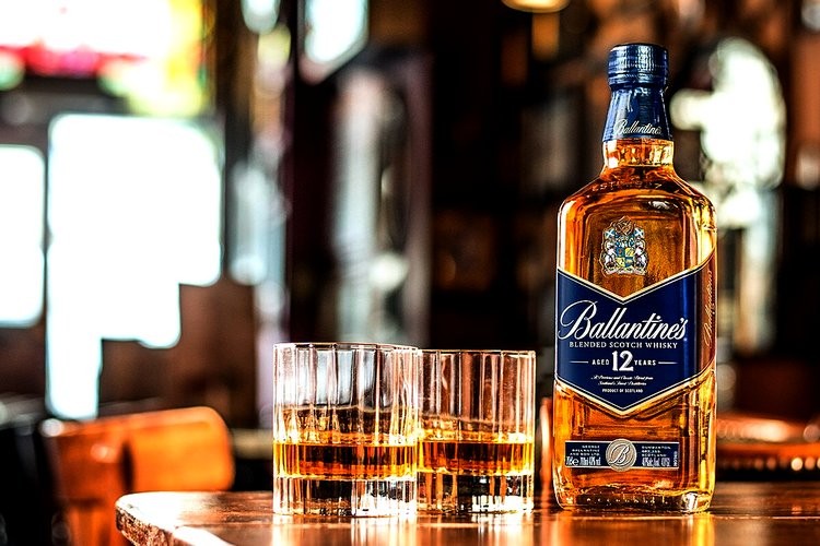 Віскі Баллантайнс (Ballantine's): смакові особливості і види марок, як і з чим правильно пити купажований скотч