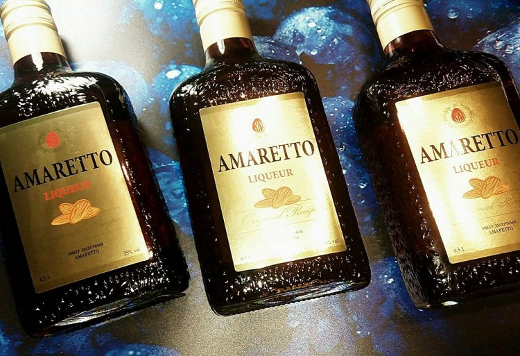 Амаретто (Amaretto): смак, склад і міцність мигдалевого лікеру, опис видів