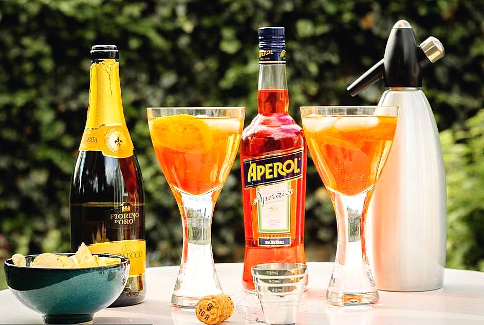 коктейль Апероль Шприц (Aperol Spritz) с ликером